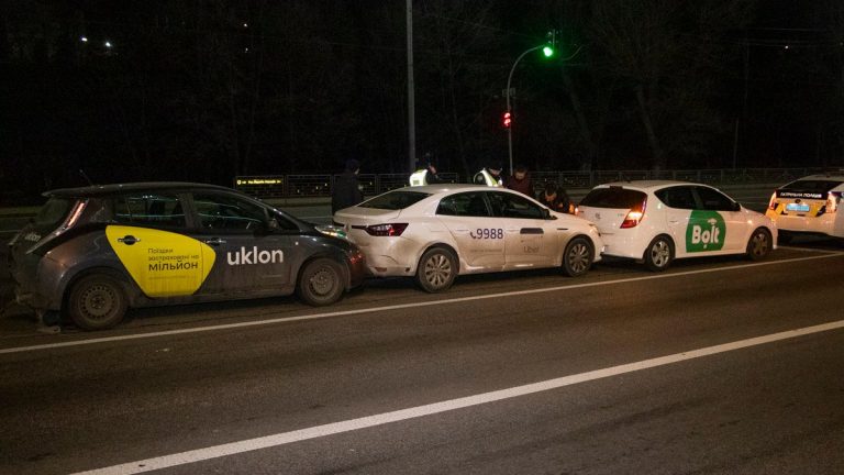 Поїздки з присмаком небезпеки: як служби таксі перевіряють водіїв