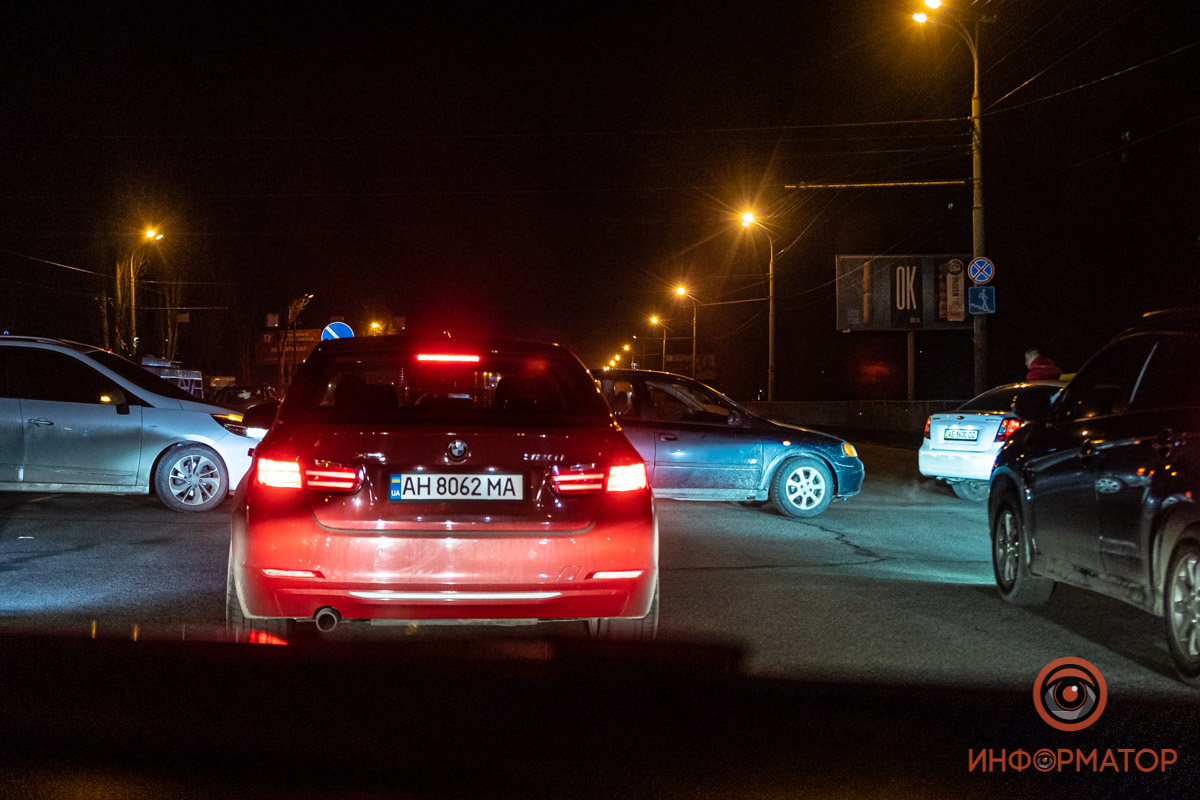 В некоторых частях города таксисты перекрывали дорогу, чтобы проехала колона