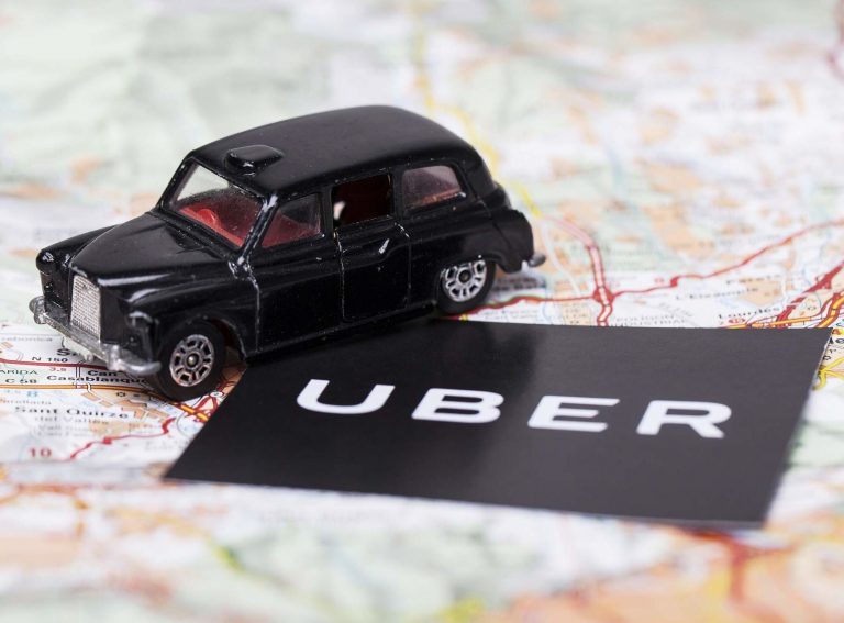 Відсьогодні водії Uber у Британії вважаються найманими працівниками з відповідними правами