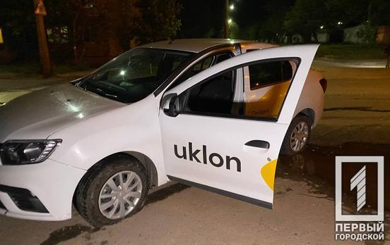 В Кривом Роге: ночью водитель стрелял по машине конкурентов, позже неизвестные пробили колёса его коллегам