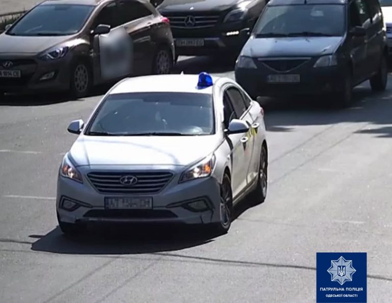В Одесі водій Uklon незаконно встановив та використовував спецсигнали (Відео)