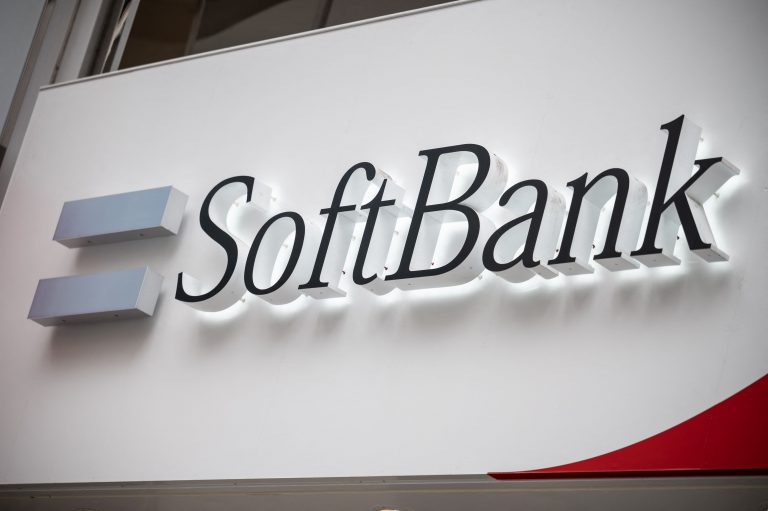 SoftBank решил избавиться от трети своей доли в Uber