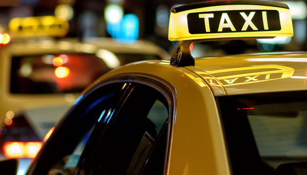 Парад в центре Киева взвинтит стоимость поездки в такси на 20%