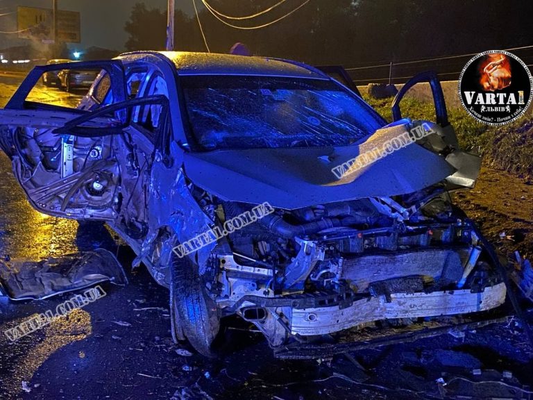 Водій Uklon у стані наркотичного сп’яніння врізався у стовп на швидкості 120км/год.