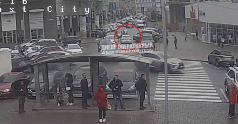 В Днепре водитель Uklon сбил девушку на  пешеходном переходе