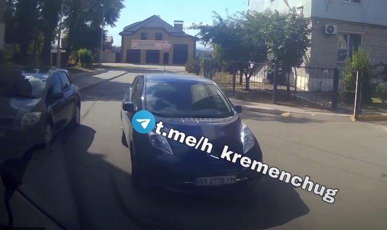 В Кременчуге Водитель Ontaxi заблокировал “скорую”, а потом поехал за ней в больницу, чтобы напасть на водителя