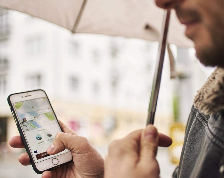 Водії Uber у Брюсселі влаштували тригодинний страйк.