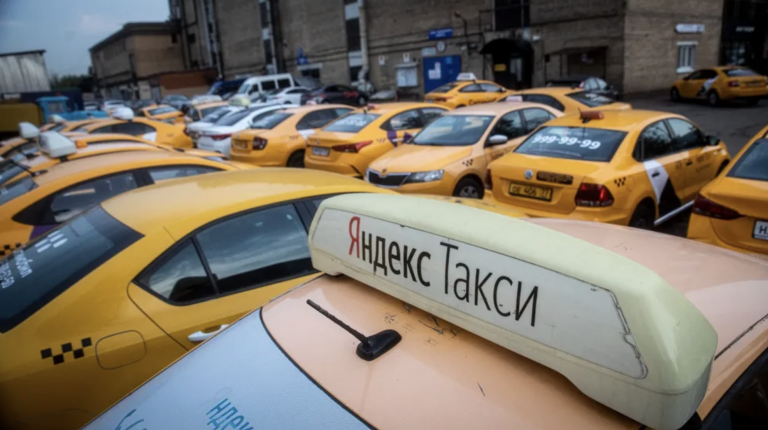 В подмосковных городах бастуют таксисты. Агрегаторы вынуждены идти им на уступки
