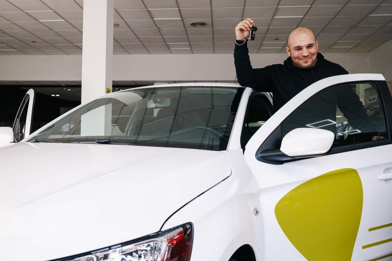 Uklon подарував своєму драйверу Citroen C-Elysee.