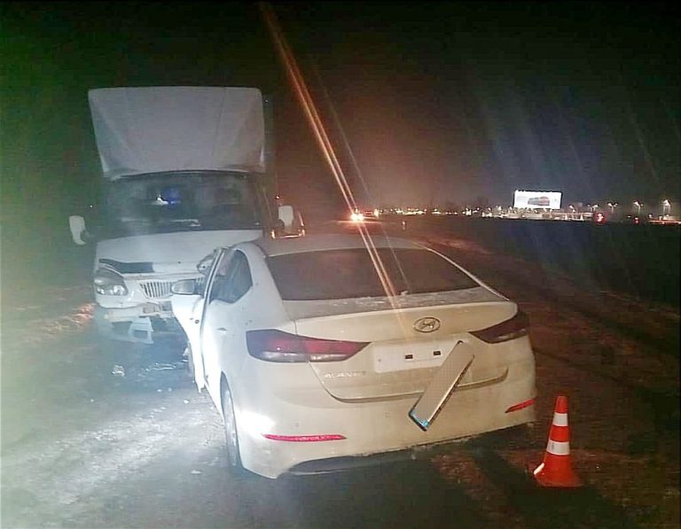 Під Борисполем таксист влетів у вантажівку, постраждала пасажирка