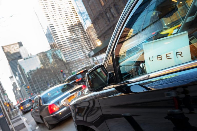 В Нью-Йорке временно прекратят выдачу лицензий водителям онлайн-сервисов такси