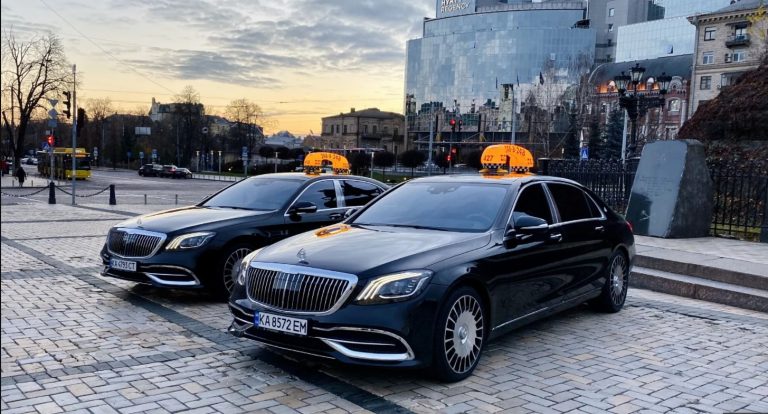 На дорогах Києва помітили таксі Maybach за $100 тис.: хто може замовити і скільки коштуватиме проїзд