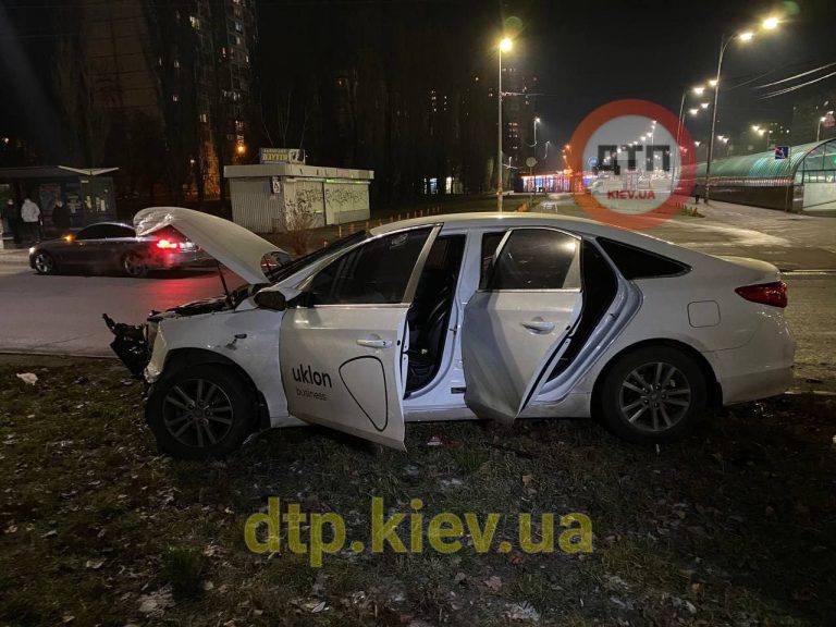 У Києві сталася ДТП з Uklon: постраждала жінка.