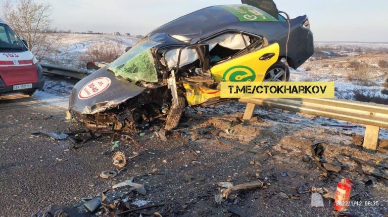 У ДТП на окружній у Харкові загинули таксист з дружиною: в якому стані їхні діти