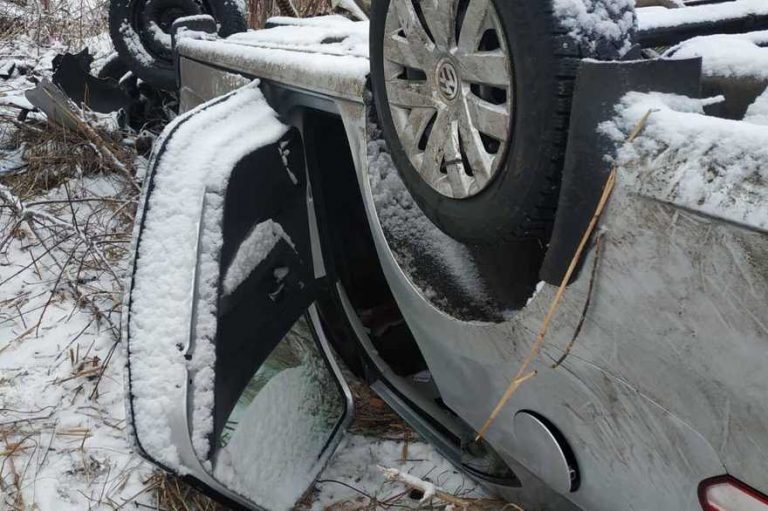 На Харківщині таксі з пасажирами злетіло з мосту