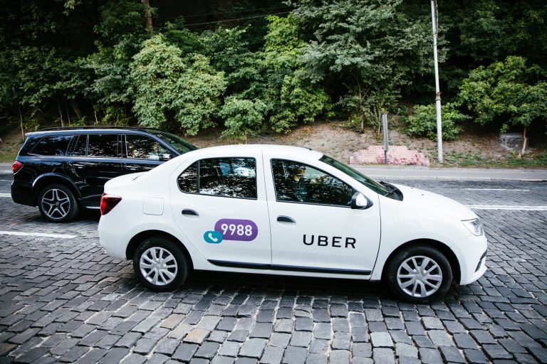 Uber з’явиться у Вінниці, Тернополі, Івано-Франківську та Чернівцях.