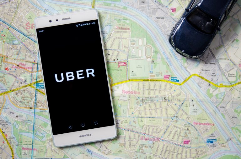 Uber відновлює роботу у Львові та надає безкоштовний проїзд на кордоні з Польщею