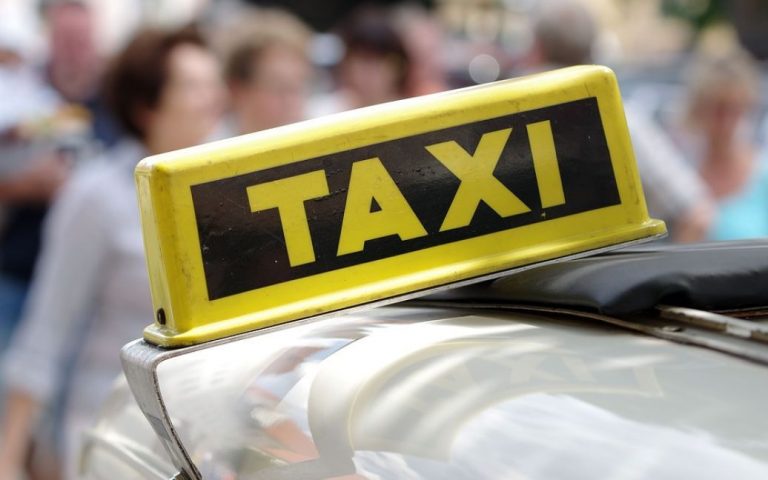 У Варшаві жінки масово повідомляють про зґвалтування у популярних сервісах таксі