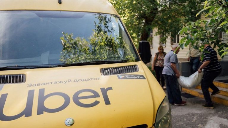Uber в Україні доставлятиме людям екстрену допомогу