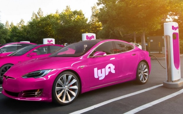 Водії Uber і Lyft переходять на Tesla через зростання цін на бензин.