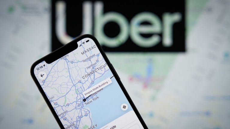 Uber подає позов, щоб зупинити підвищення зарплат водіям у Нью-Йорку