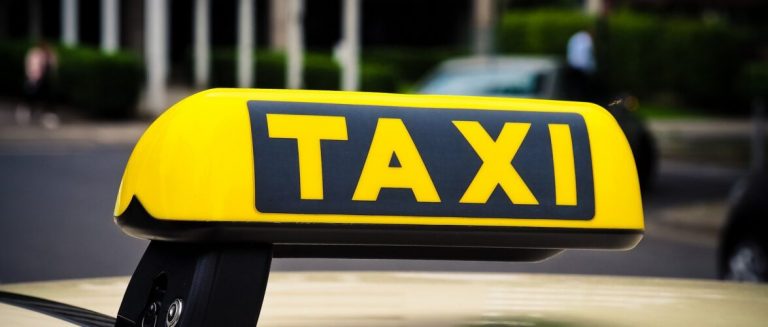 У Польщі посилять перевірку агрегаторів таксі, штраф до 1 мільйона злотих.