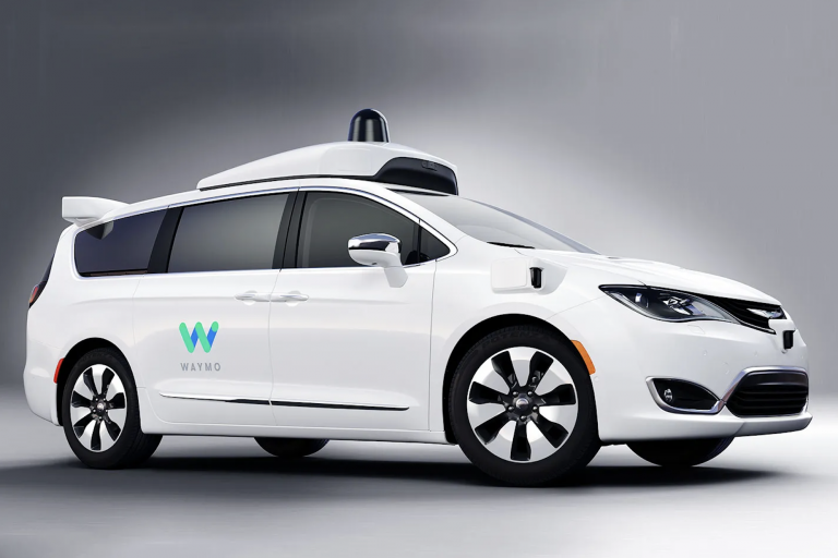 Підрозділ Google Waymo робить роботаксі платним і починає працювати в Каліфорнії