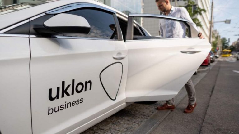 Uklon припиняє роботу під час комендантської години