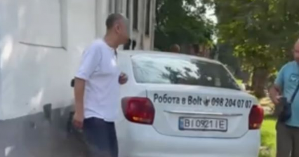 Уранці 30 липня в Полтаві водій, який працював через сервіс Bolt, скоїв ДТП — його автомобіль в’їхав у житловий будинок на вулиці Сковороди. За інформацією очевидців, чоловік перебував за кермом у стані алкогольного сп’яніння та перед аварією неодноразово порушував правила дорожнього руху.