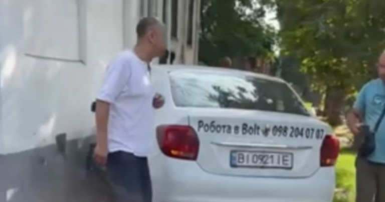 У Полтаві нетверезий водій Bolt в’їхав у житловий будинок