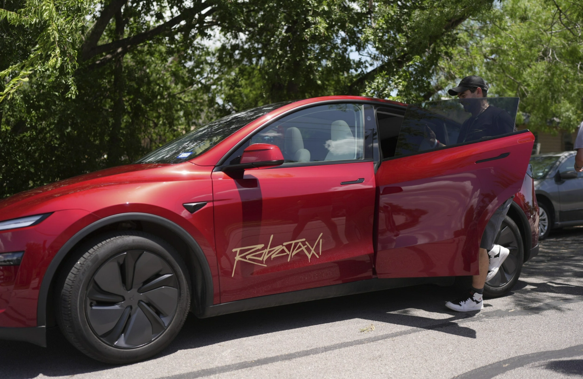 Позов акціонерів Tesla через роботаксі